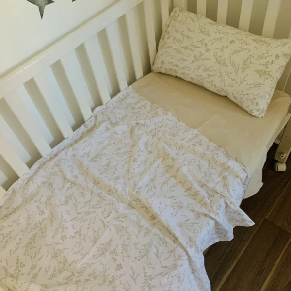 Parure de lit 60/120 3 pcs : drap housse, oreiller, taie d’oreiller et Drap plat beige fleur