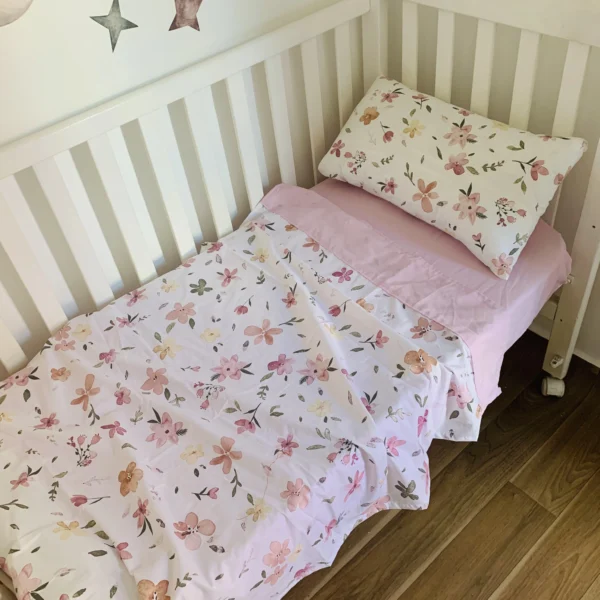 Parure de lit 60/120 3 pcs : drap housse, oreiller, taie d’oreiller et Drap plat rose fleur